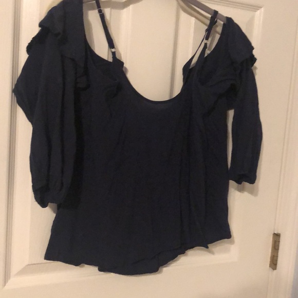 Abercrombie and Fitch cold shoulder top in floral navy with adjustable straps - Picture 6 of 7